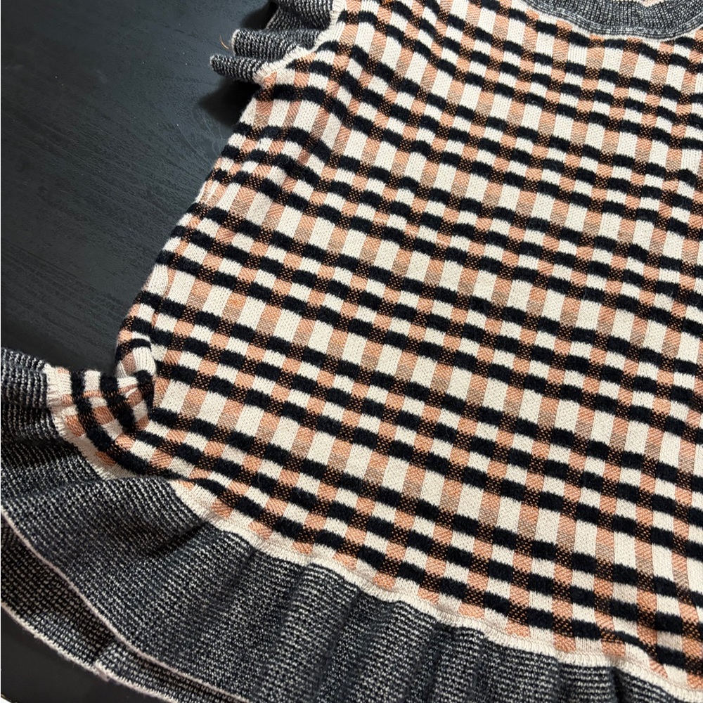 Ruffled Sleeve Knit Tank Top in Beige & Gray - Picture 5 of 11